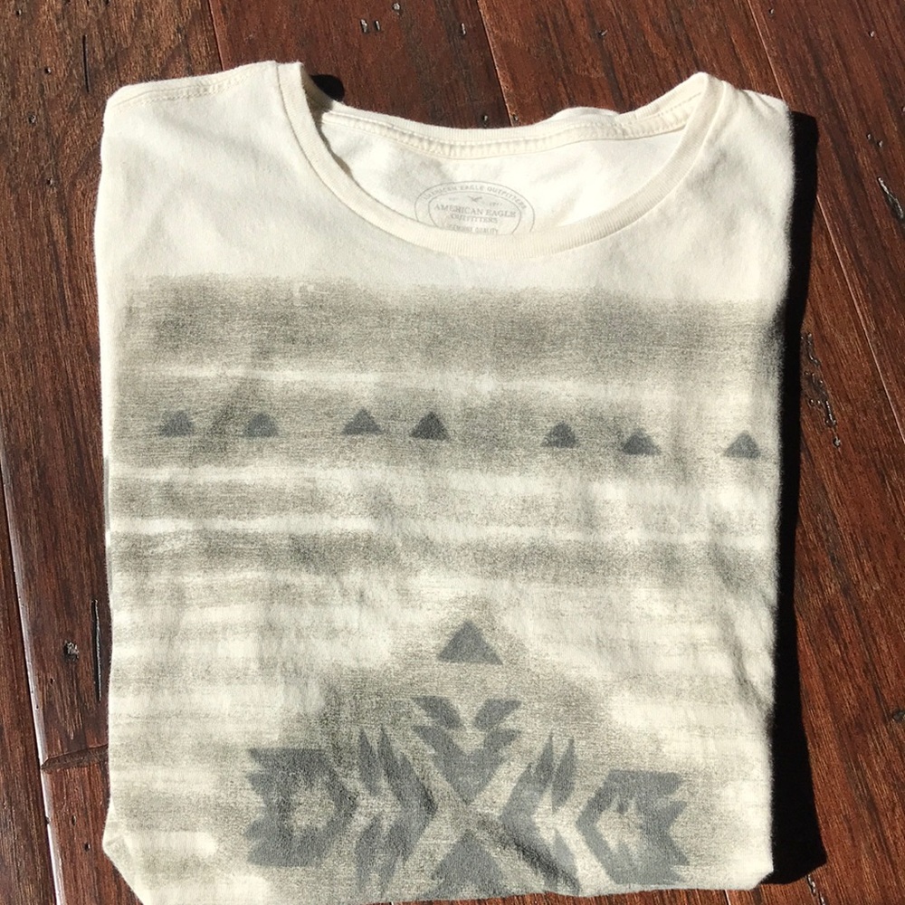 AEO athletic fit graphic t small